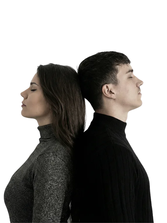 Моника и Томас, съоснователи на Fusion Creative, в профил гръб до гръб